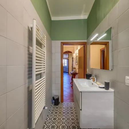 Апартаменты Stylish Flat In Tower Donati, 5 Min From Duomo Флоренция